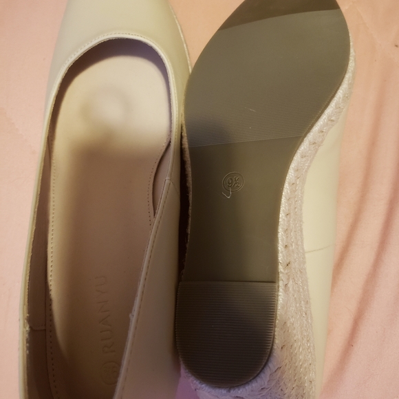 Espadrilles - Picture 2 of 2